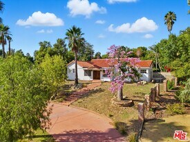 10440 Johanna Ave in Los Angeles, CA - Building Photo