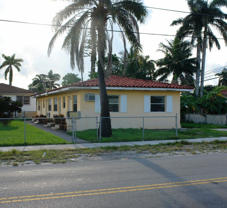 11075 NE 13th Ave in Miami, FL - Foto de edificio