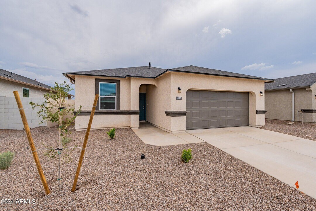5447 Azara Dr in San Tan Valley, AZ - Building Photo