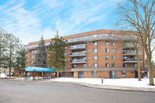 Brierwood Court in Brantford, ON - Building Photo