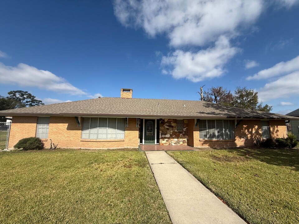 2615 Blackwell St in Lake Charles, LA - Building Photo