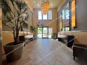 7291 N Scottsdale Rd in Paradise Valley, AZ - Foto de edificio - Building Photo