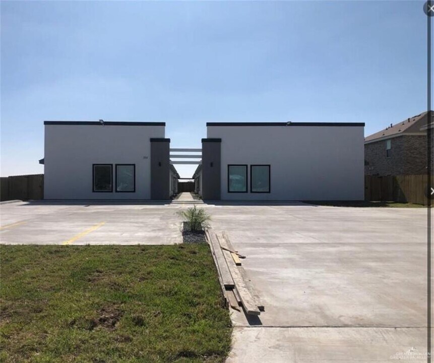1104 Jessie St in Weslaco, TX - Building Photo
