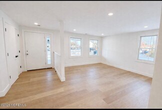 20 Roslyn Dr in Ocean Township, NJ - Building Photo - Building Photo