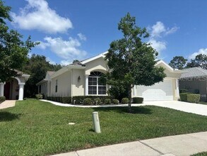 5586 Legend Hills Ln in Spring Hill, FL - Building Photo - Building Photo