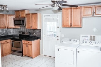 139 S Main St in Laconia, NH - Foto de edificio - Building Photo