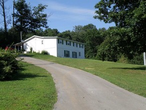 3024-3028 Tom's Way in Kodak, TN - Foto de edificio - Building Photo