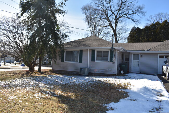 158 Eckart St in Bridgeport, CT - Building Photo - Building Photo