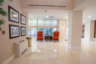 300 E Overlook in Port Washington, NY - Building Photo - Building Photo