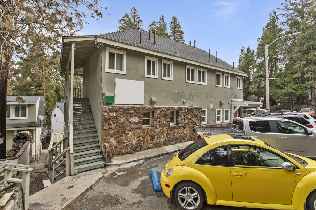 23360 Crest Forest Dr in Crestline, CA - Building Photo