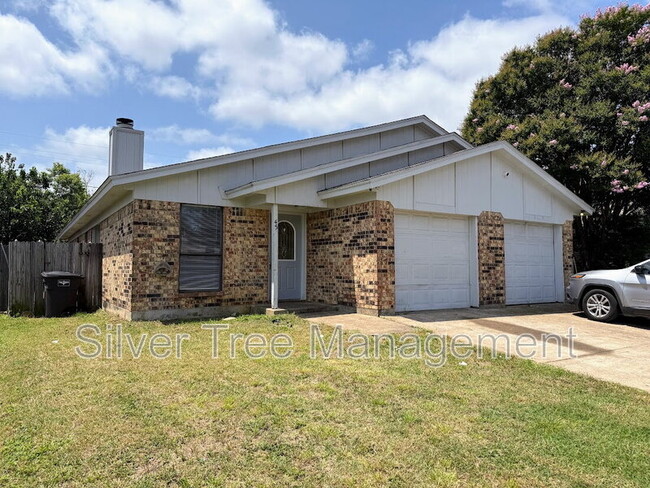 6845 S Creek Dr in Fort Worth, TX - Building Photo - Building Photo