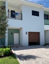 4416 NW 9th St. in Plantation, FL - Building Photo