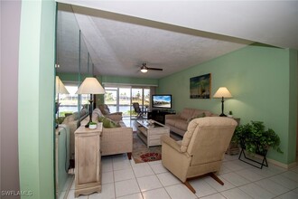 3612 SE 12th Ave in Cape Coral, FL - Foto de edificio - Building Photo