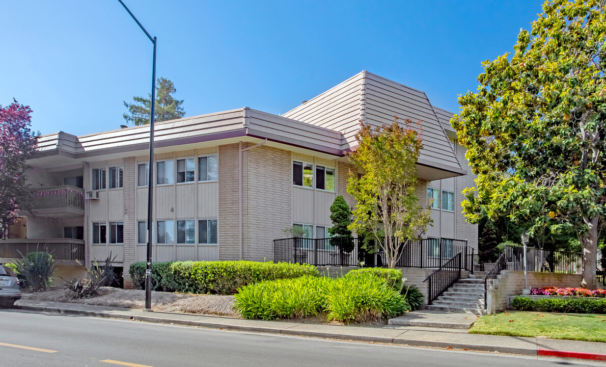 150 W Edith Ave in Los Altos, CA - Building Photo