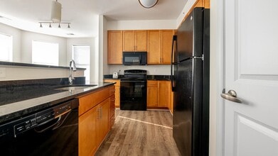 909 Mansion Dr, Unit 742-407 in Frederick, MD - Foto de edificio - Building Photo