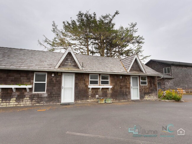 1860 Beach Dr in Seaside, OR - Building Photo - Building Photo