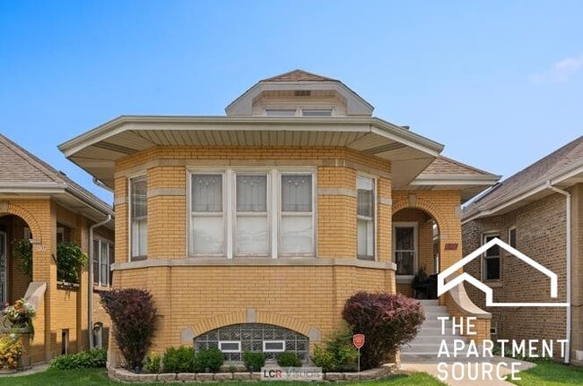3121 N Monitor Ave, Unit B in Chicago, IL - Foto de edificio - Building Photo