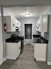 160 Plymouth St, Unit 1B in Fitchburg, MA - Building Photo - Building Photo