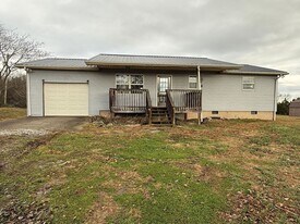 114 Greenview Dr in Whitesburg, TN - Building Photo