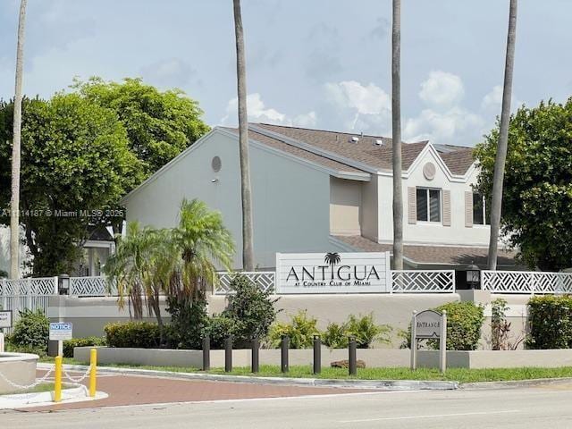 17505 NW 67th Pl in Hialeah, FL - Building Photo - Building Photo