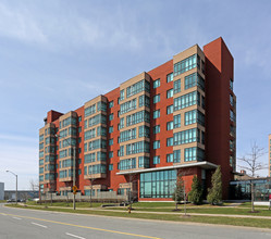 Yee Hong Garden Terrace in Toronto, ON - Building Photo - Building Photo