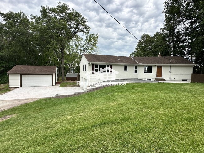 property at 3311 Interlachen Dr NE