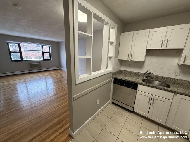 268 Grove St, Unit 10 in Auburndale, MA - Foto de edificio - Building Photo