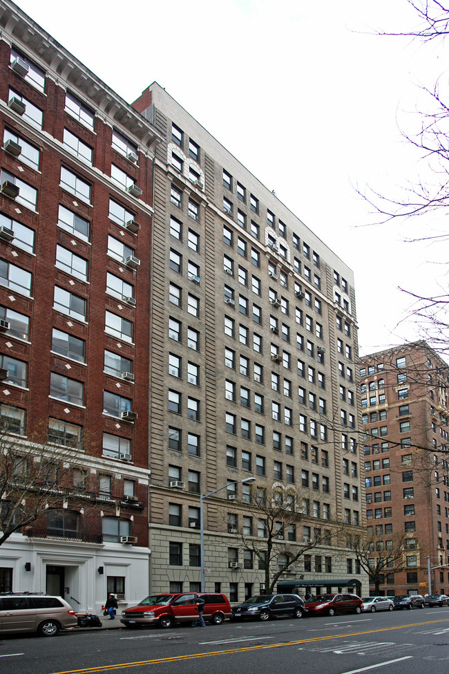 320 West End Ave in New York, NY - Building Photo - Building Photo