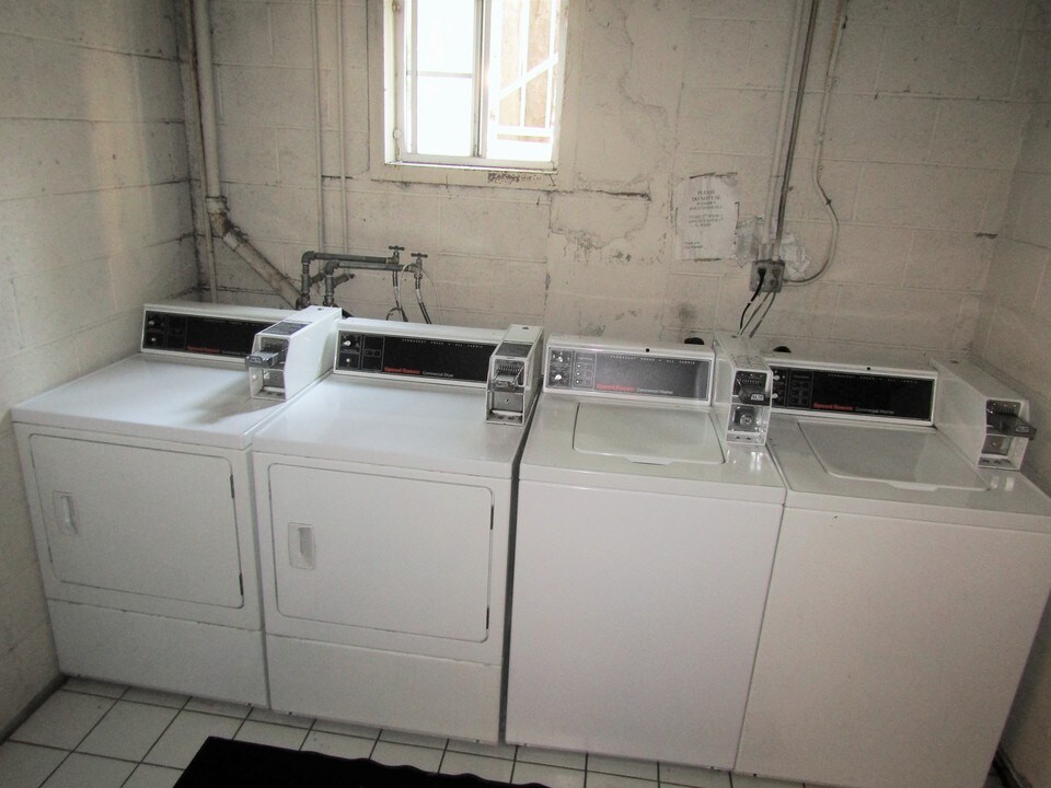 3715 Midvale Ave in Los Angeles, CA - Foto de edificio