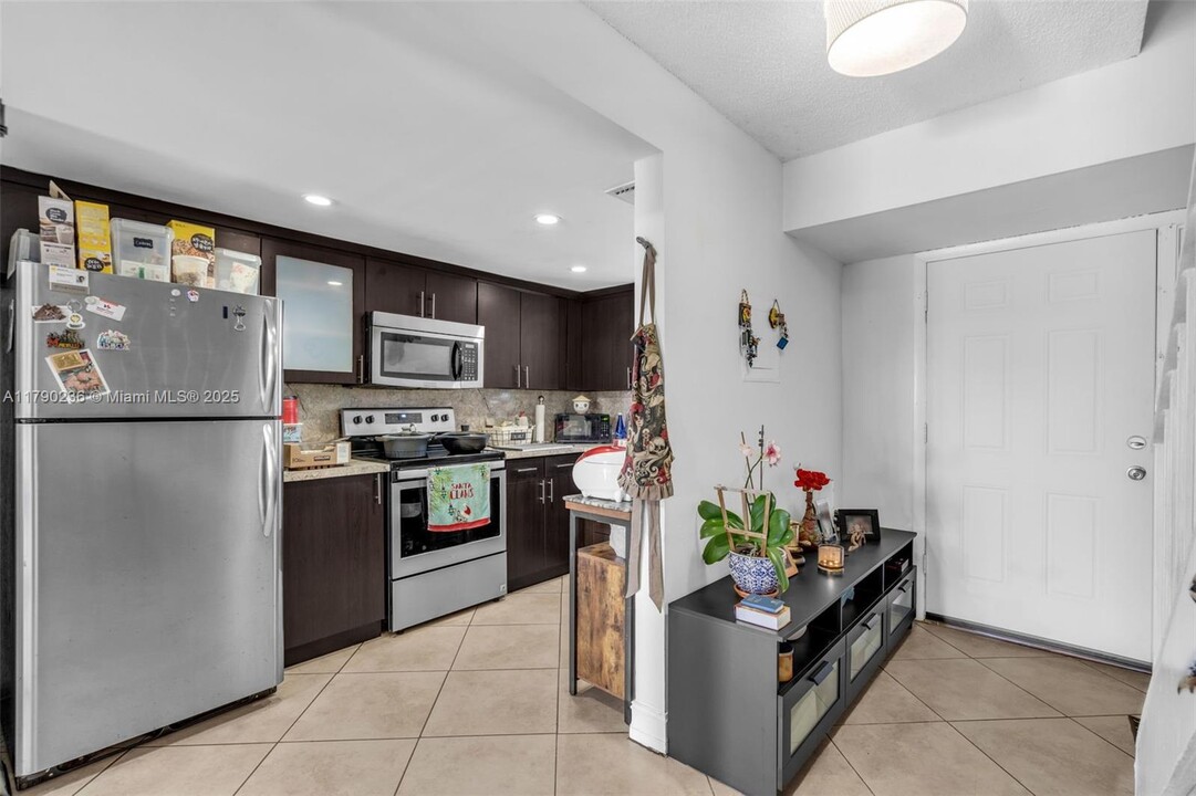 9363 Fontainebleau Blvd in Miami, FL - Building Photo