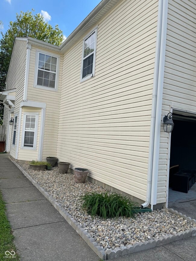 1318 Crescent Dr in Greenwood, IN - Building Photo - Building Photo