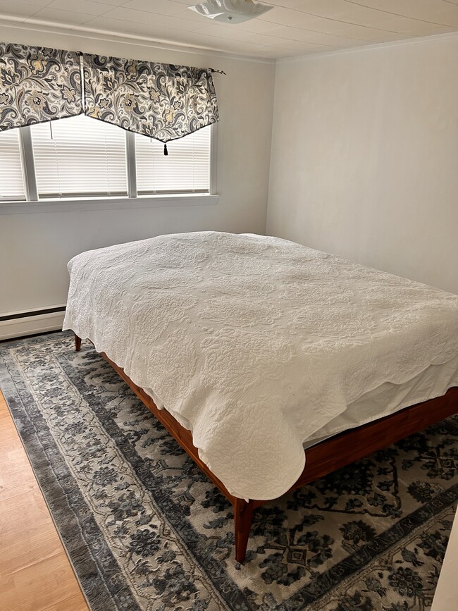 104 Sisson St, Unit Small apt in Dunkirk, NY - Foto de edificio - Building Photo