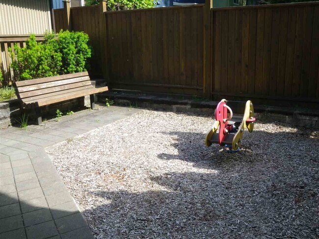 3382 Viewmount Dr in Port Moody, BC - Building Photo - Building Photo