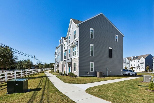 4215 Meander Wy in Chesapeake, VA - Building Photo - Building Photo