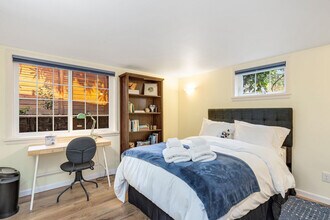 3177 NE 84th St in Seattle, WA - Building Photo - Building Photo