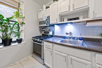 2199 Holland Ave in Bronx, NY - Building Photo - Building Photo