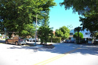 2260 W 55th St in Hialeah, FL - Building Photo - Building Photo