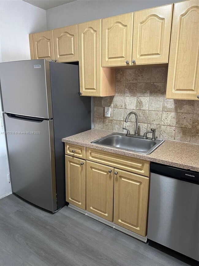 9972 SW 88th St in Miami, FL - Building Photo - Building Photo