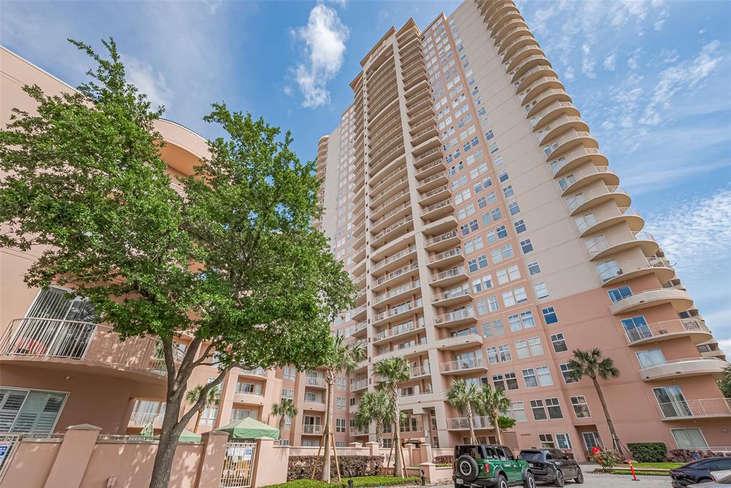 3505 Sage Rd in Houston, TX - Building Photo
