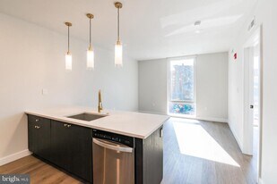 1102 Germantown Ave in Philadelphia, PA - Building Photo