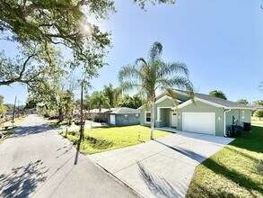 242 Petteway Dr in Lakeland, FL - Building Photo - Building Photo
