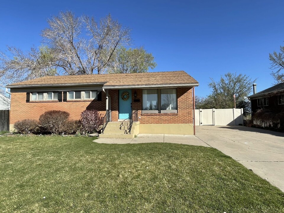 220 E 4300 S in Ogden, UT - Building Photo