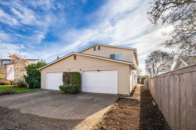 property at 2624-2624 E 6th St