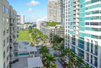 3250 NE 1st Ave in Miami, FL - Building Photo - Building Photo