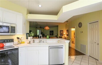 3775 Fieldstone Blvd in Naples, FL - Building Photo - Building Photo