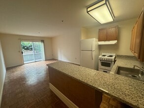 1385 Shattuck Ave in Berkeley, CA - Building Photo - Interior Photo