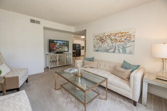 River Pointe in Sacramento, CA - Building Photo - Building Photo