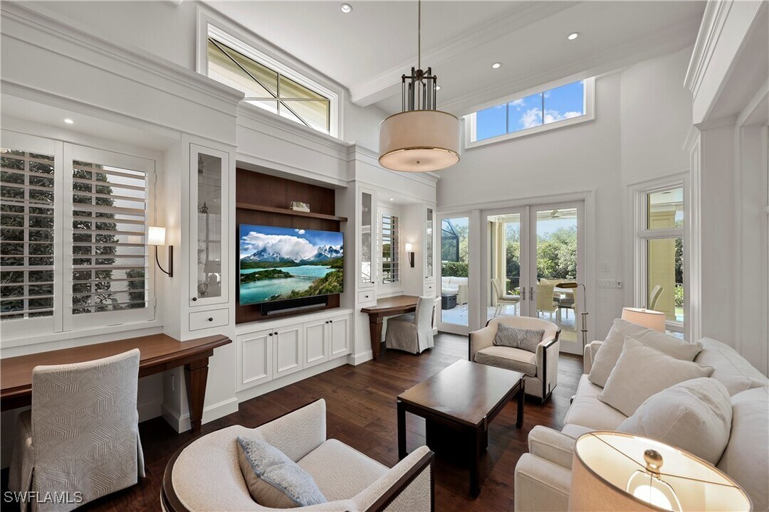 8057 Via Vecchia in Naples, FL - Building Photo