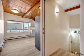 408 E Manor Ave in Anchorage, AK - Building Photo - Building Photo