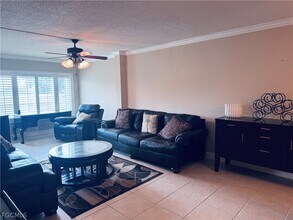 2264 Winkler Ave in Ft. Myers, FL - Foto de edificio - Building Photo